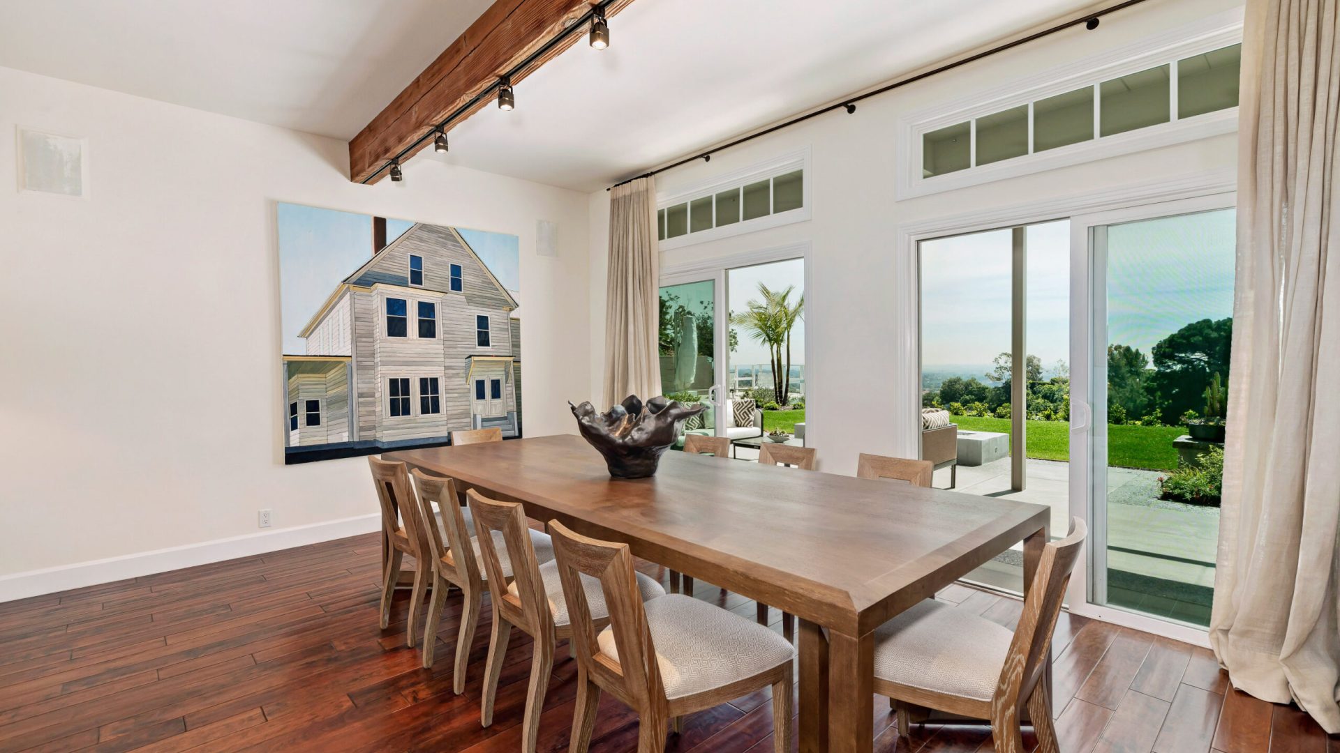 1056 Tellem dining area