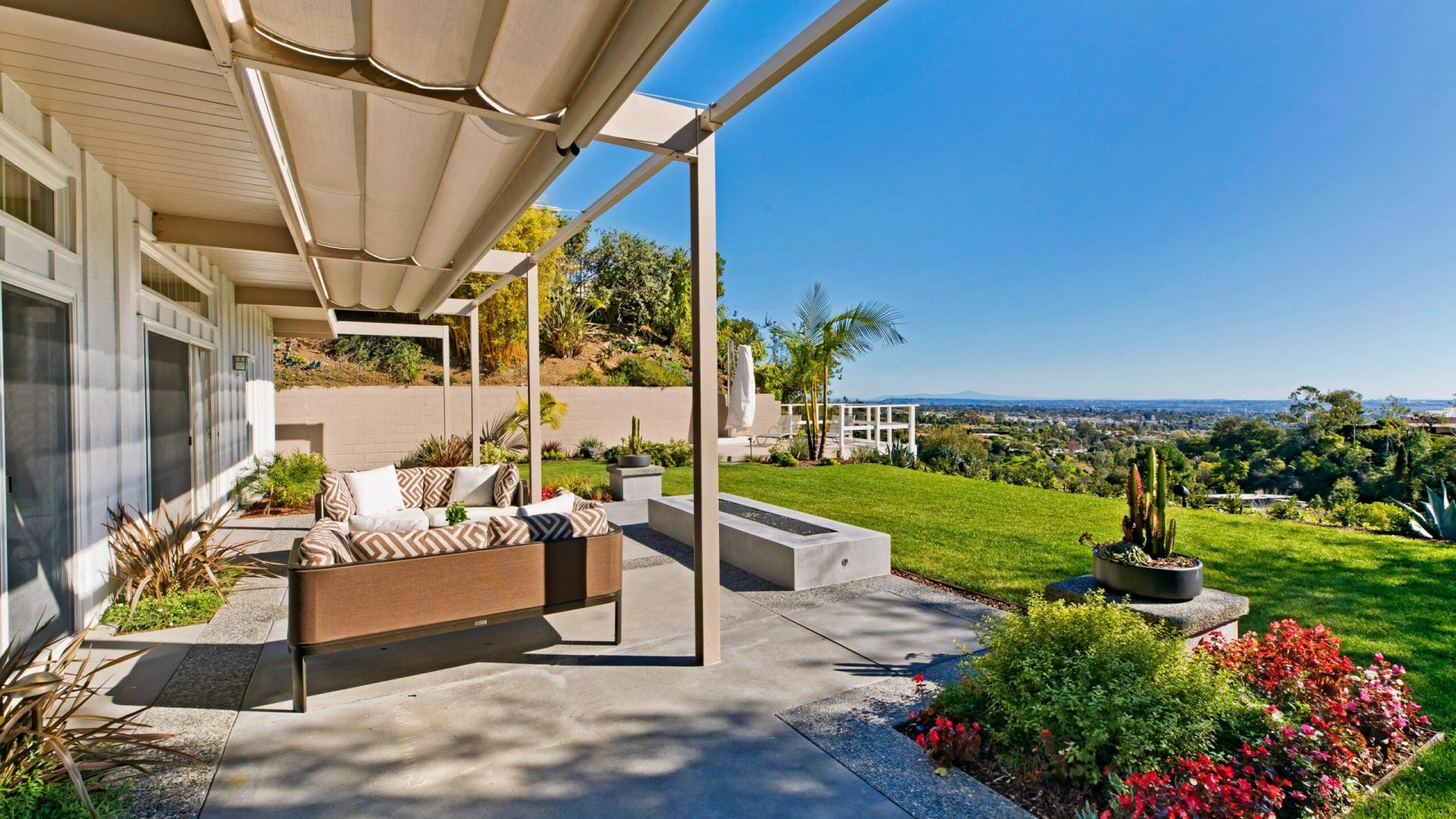 1056 Tellem exterior and view of los angeles