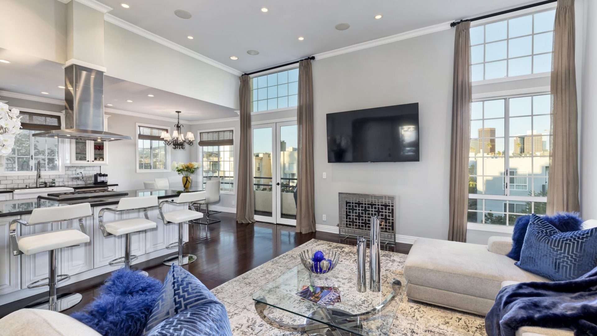 1169 Wellesley interior home staged