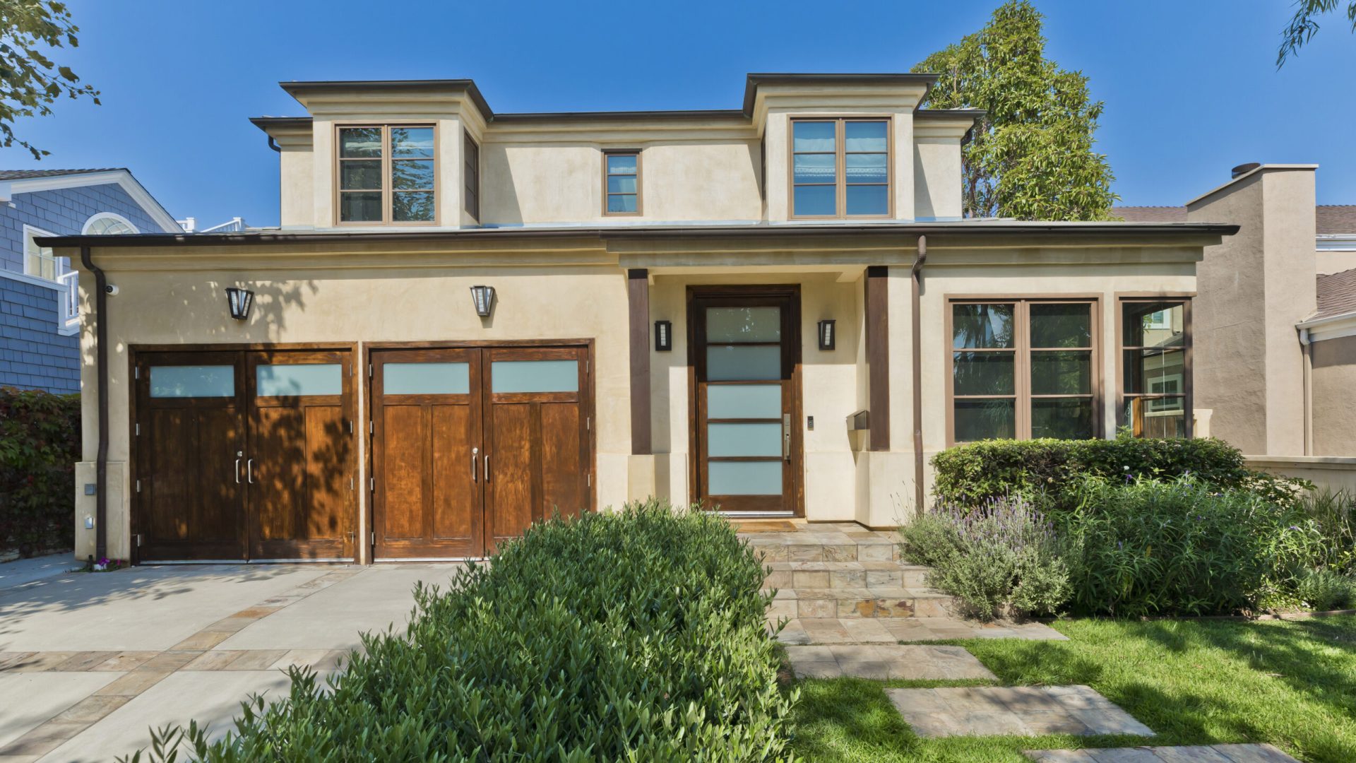 16027 Aiglon St., Pacific Palisades front entry
