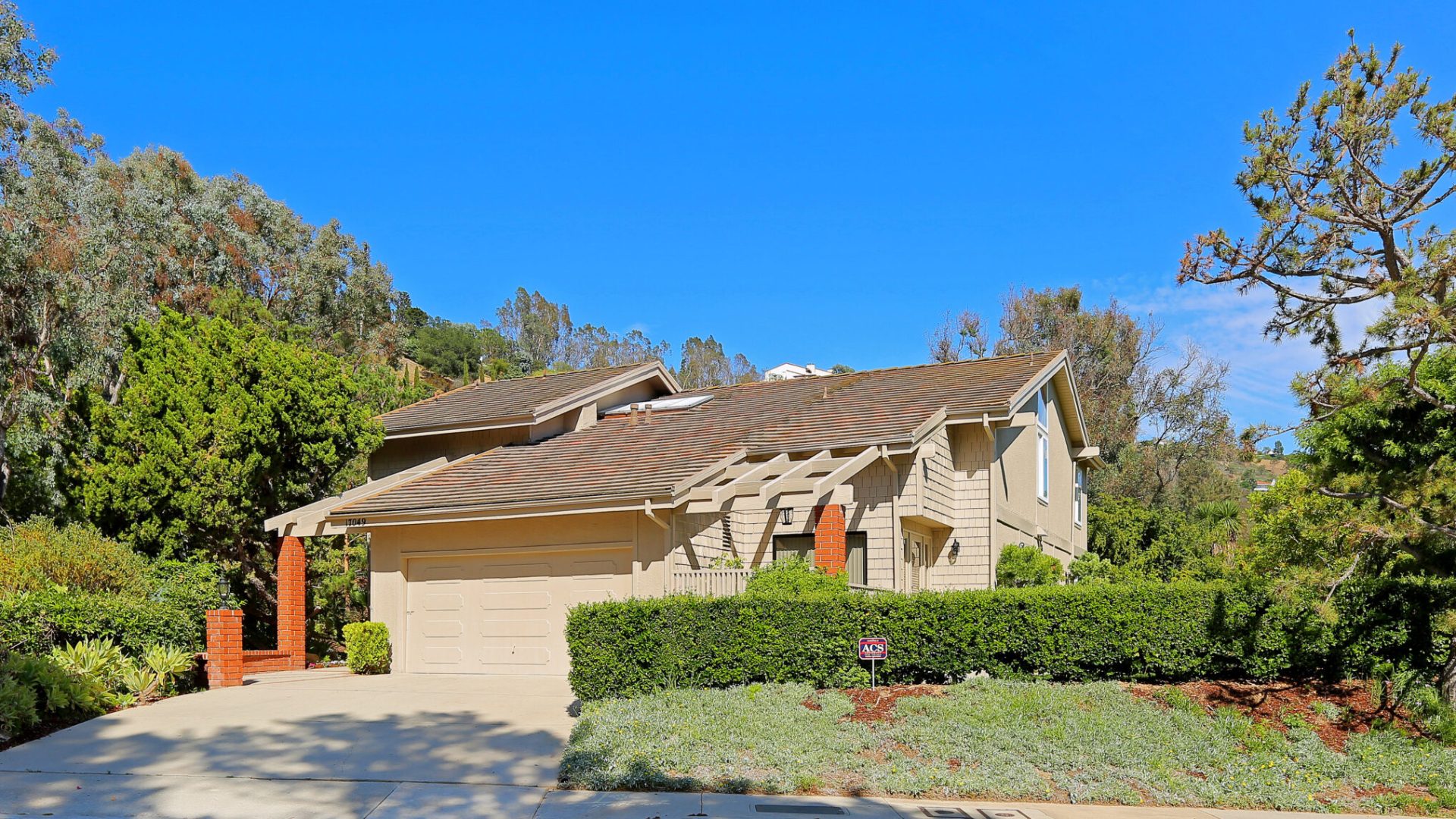 17049 Palisades Circle