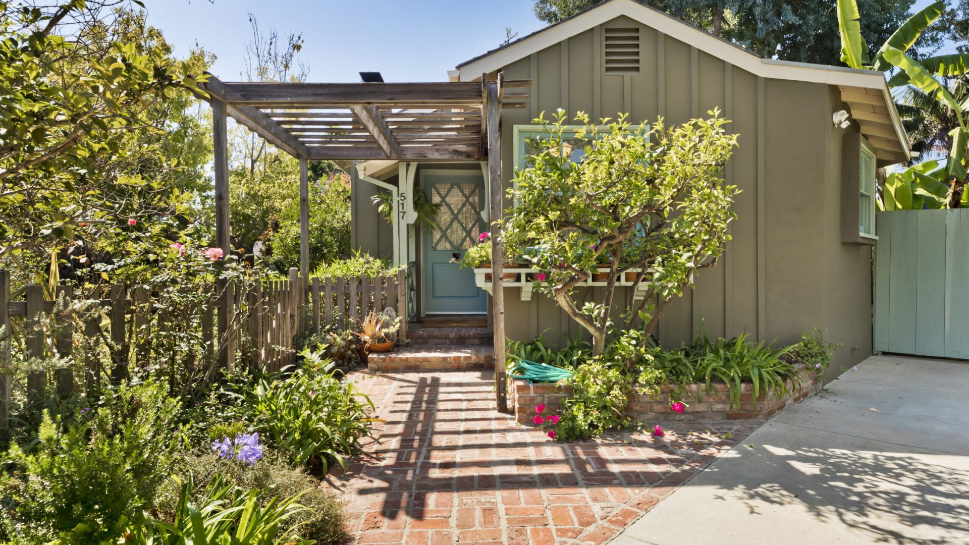 517 Muskingum Place, Palisades exterior ready to sell
